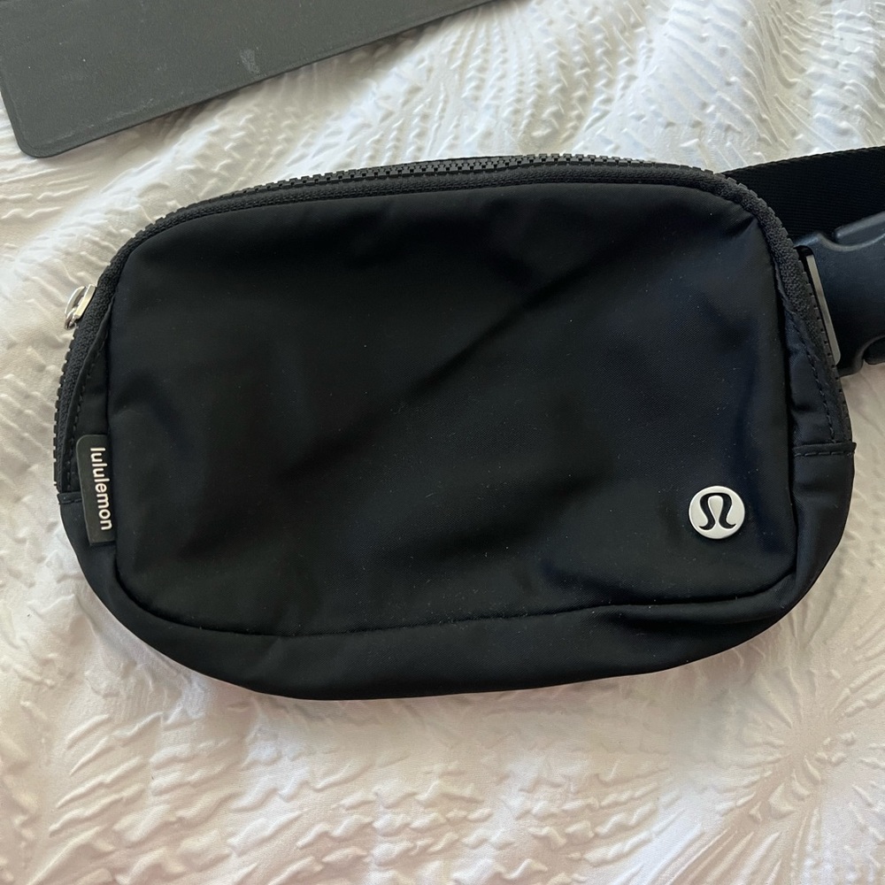 Lululemon everywhere belt bag - like new